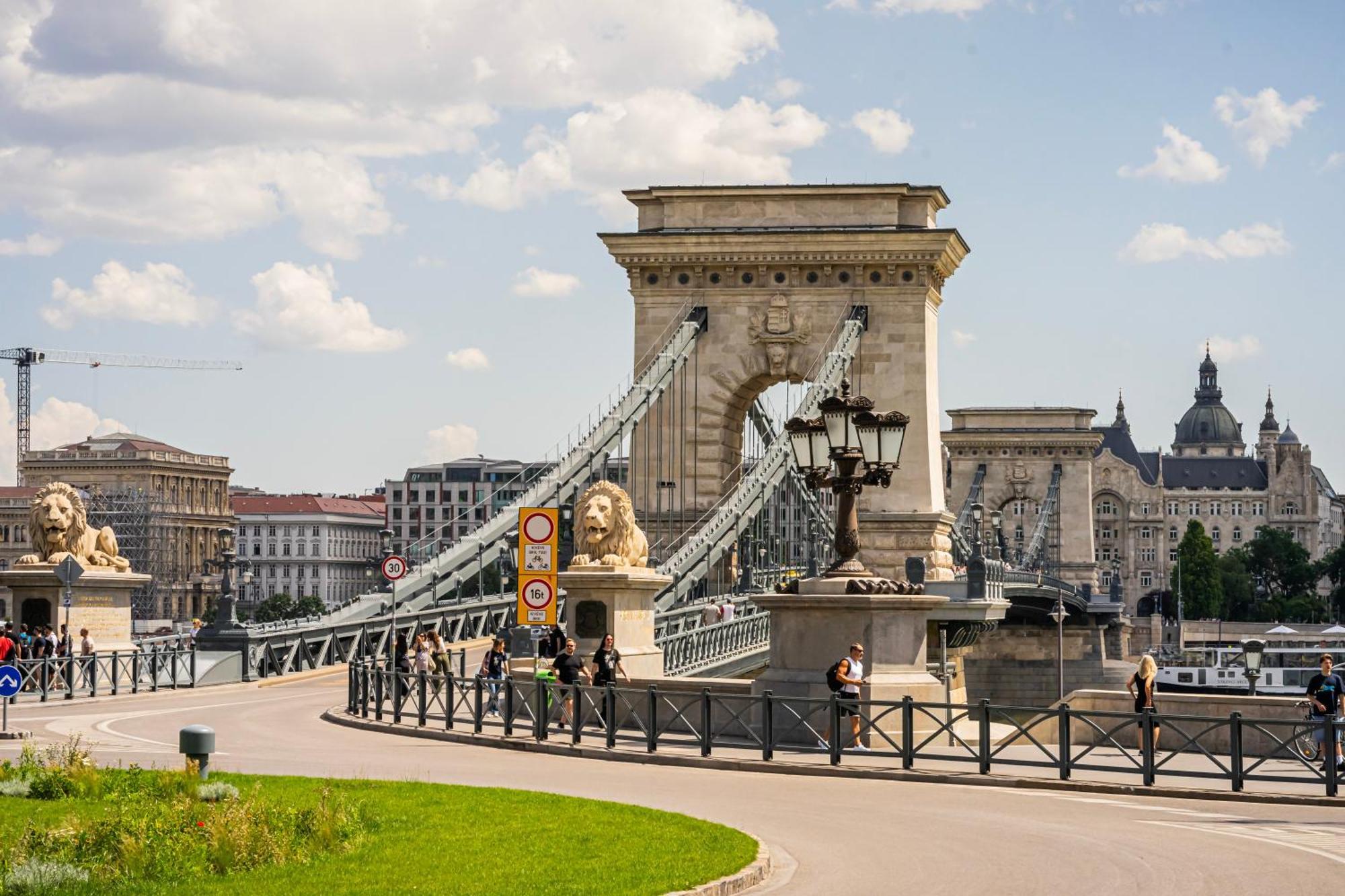 Elegant Escape By Buda Castle For Pleasure Seekers Budapeszt Zewnętrze zdjęcie